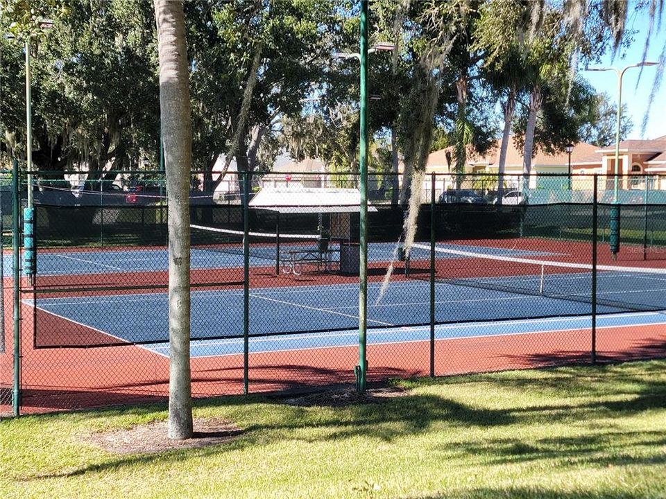 For Sale: $334,900 (2 beds, 2 baths, 1723 Square Feet)