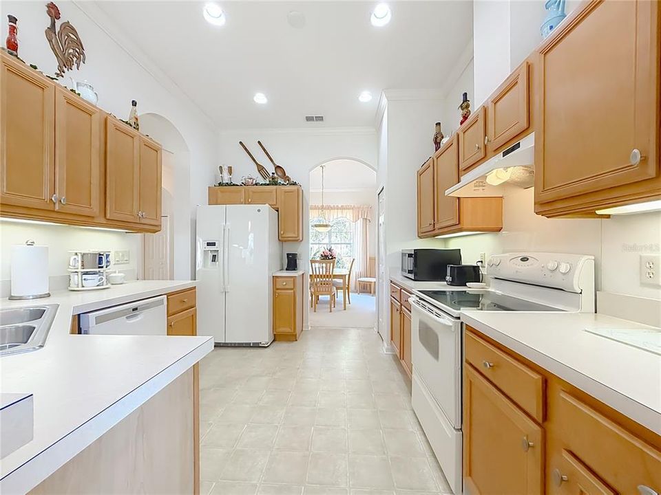For Sale: $334,900 (2 beds, 2 baths, 1723 Square Feet)