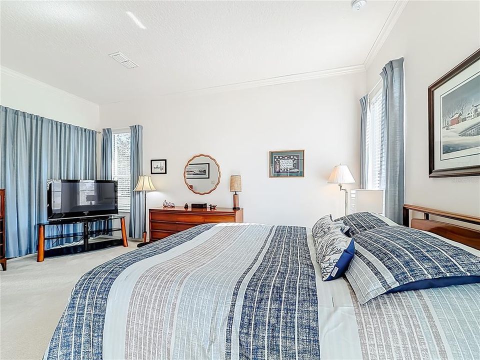 For Sale: $334,900 (2 beds, 2 baths, 1723 Square Feet)