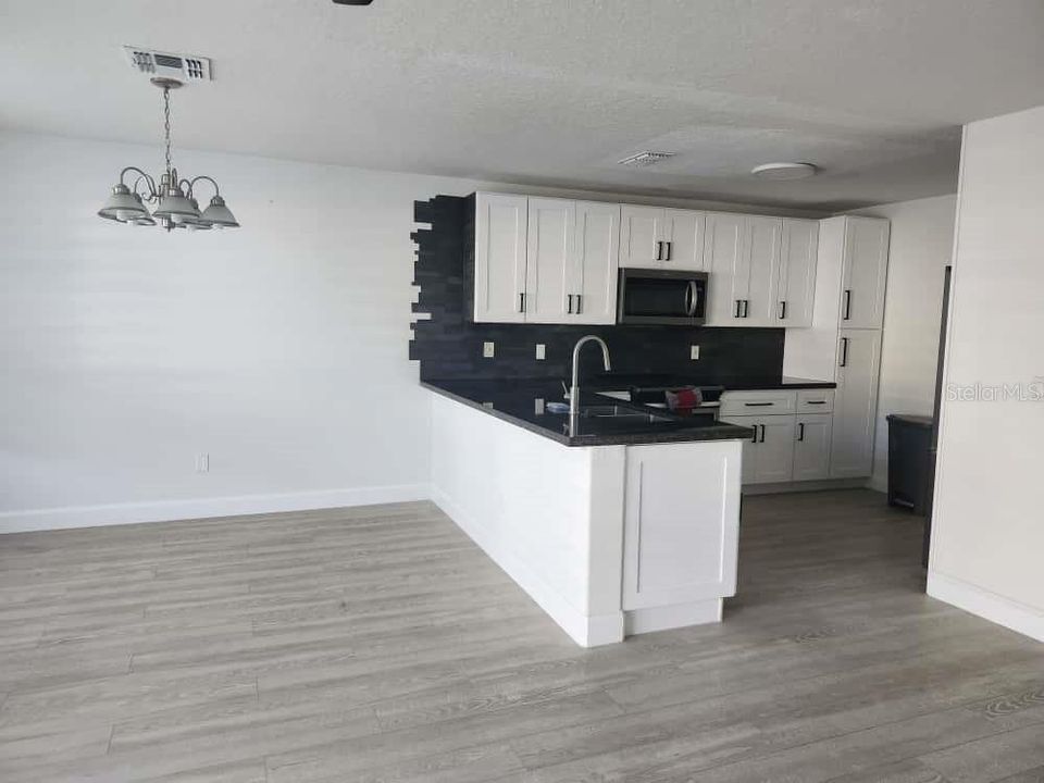 For Rent: $2,100 (2 beds, 2 baths, 1163 Square Feet)