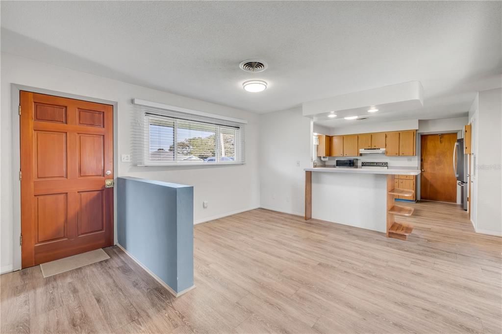 For Sale: $474,900 (2 beds, 2 baths, 1476 Square Feet)