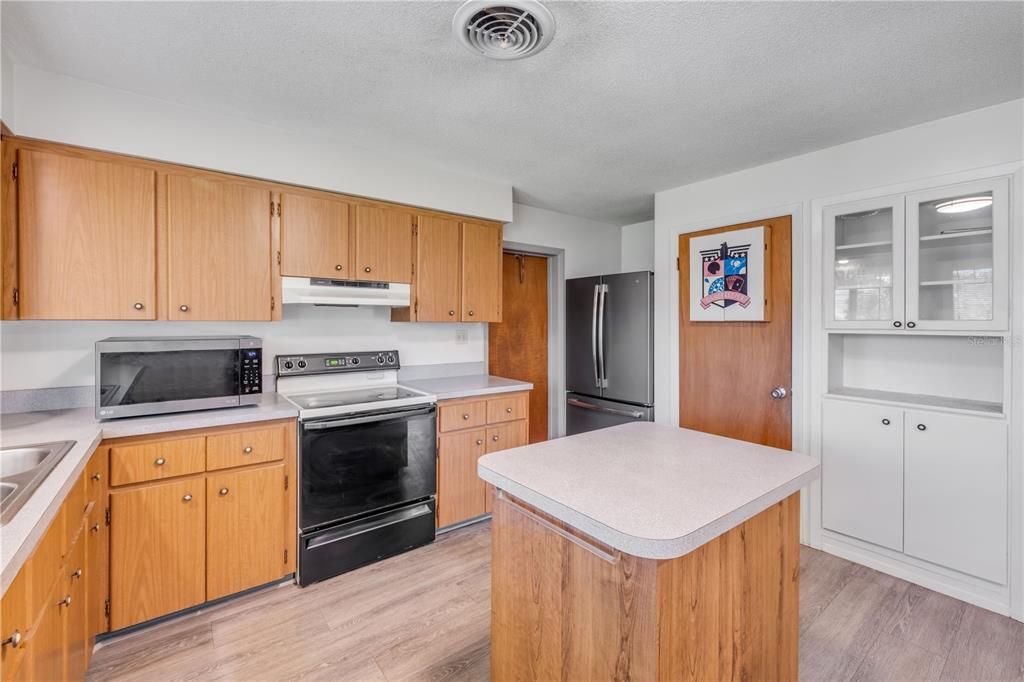 For Sale: $474,900 (2 beds, 2 baths, 1476 Square Feet)