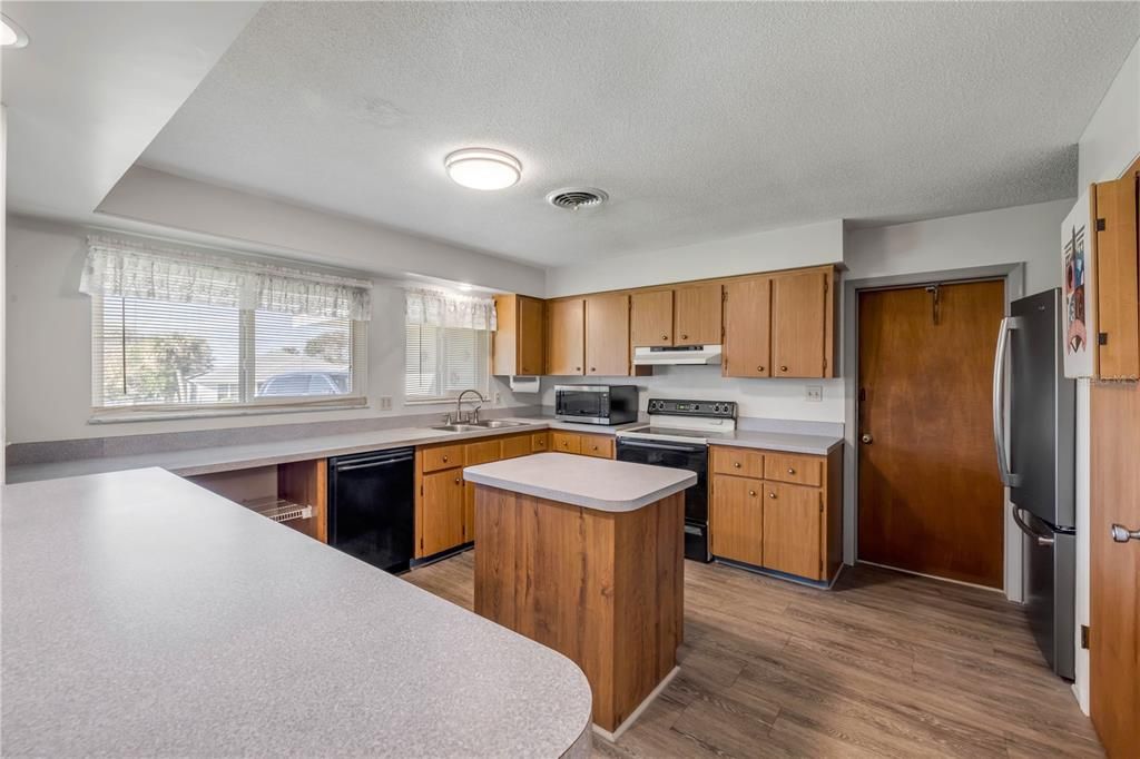 For Sale: $474,900 (2 beds, 2 baths, 1476 Square Feet)