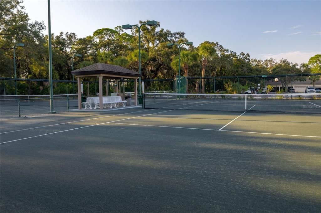 Activo con contrato: $370,000 (3 camas, 2 baños, 2255 Pies cuadrados)