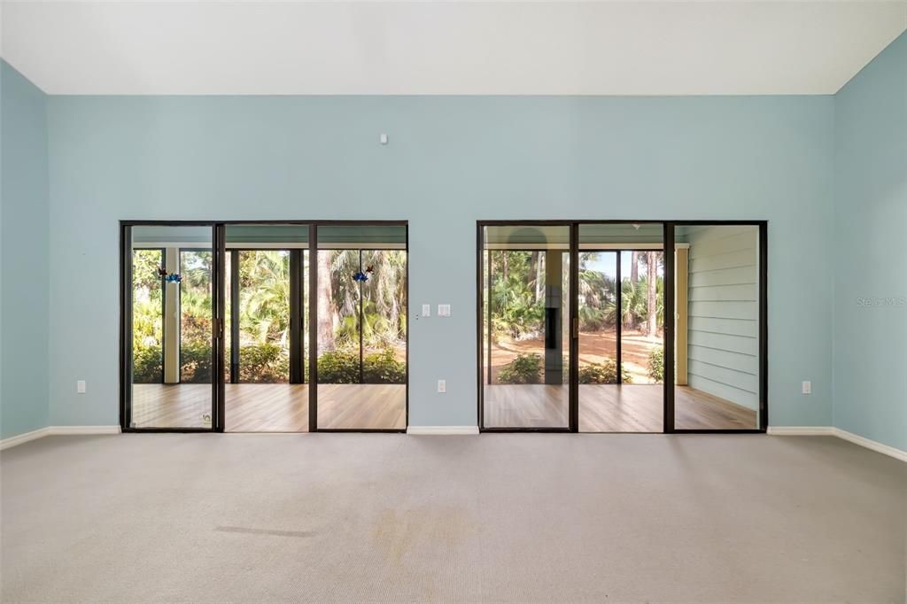 Activo con contrato: $370,000 (3 camas, 2 baños, 2255 Pies cuadrados)