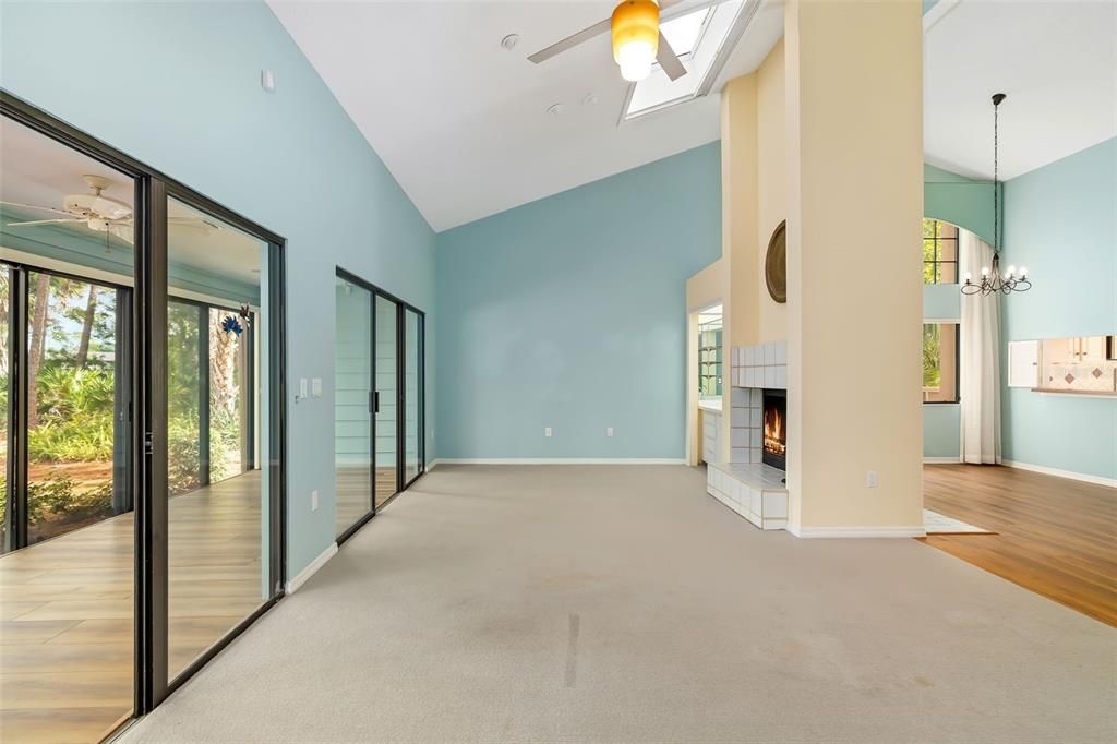 Activo con contrato: $370,000 (3 camas, 2 baños, 2255 Pies cuadrados)