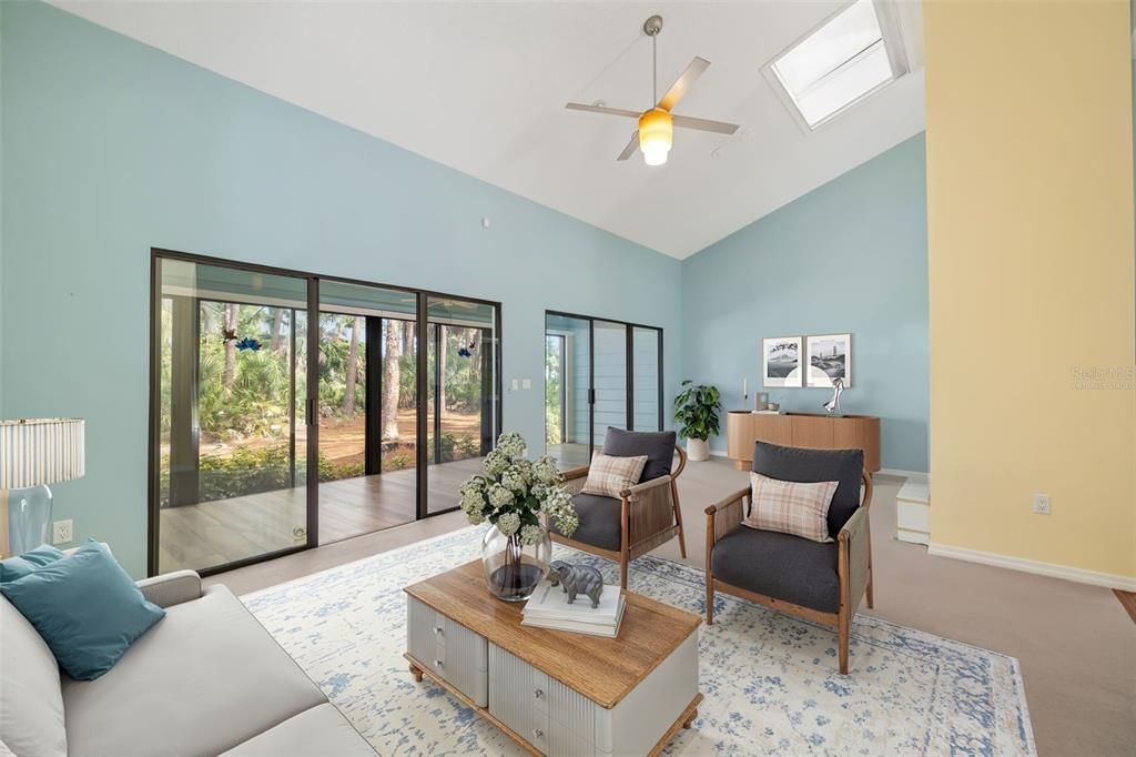 Activo con contrato: $370,000 (3 camas, 2 baños, 2255 Pies cuadrados)