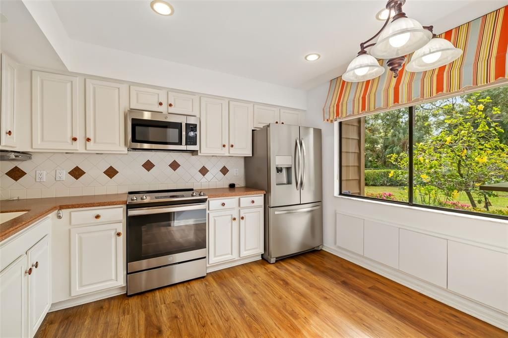 Activo con contrato: $370,000 (3 camas, 2 baños, 2255 Pies cuadrados)