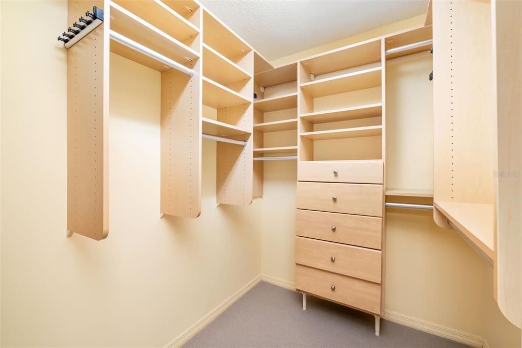 Activo con contrato: $370,000 (3 camas, 2 baños, 2255 Pies cuadrados)