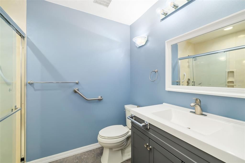 Activo con contrato: $370,000 (3 camas, 2 baños, 2255 Pies cuadrados)