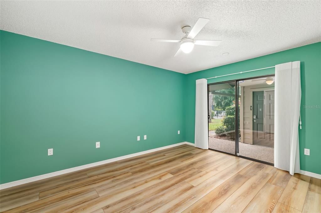 Activo con contrato: $370,000 (3 camas, 2 baños, 2255 Pies cuadrados)