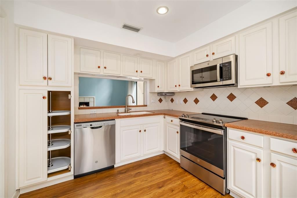 Activo con contrato: $370,000 (3 camas, 2 baños, 2255 Pies cuadrados)