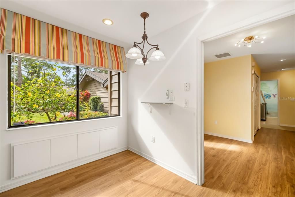 Activo con contrato: $370,000 (3 camas, 2 baños, 2255 Pies cuadrados)