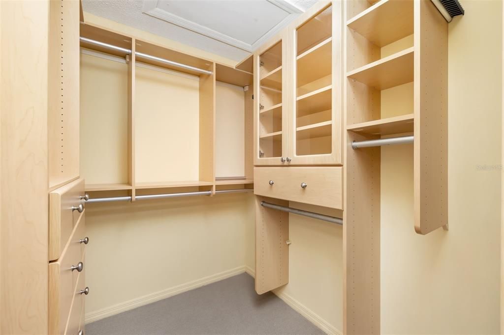 Activo con contrato: $370,000 (3 camas, 2 baños, 2255 Pies cuadrados)