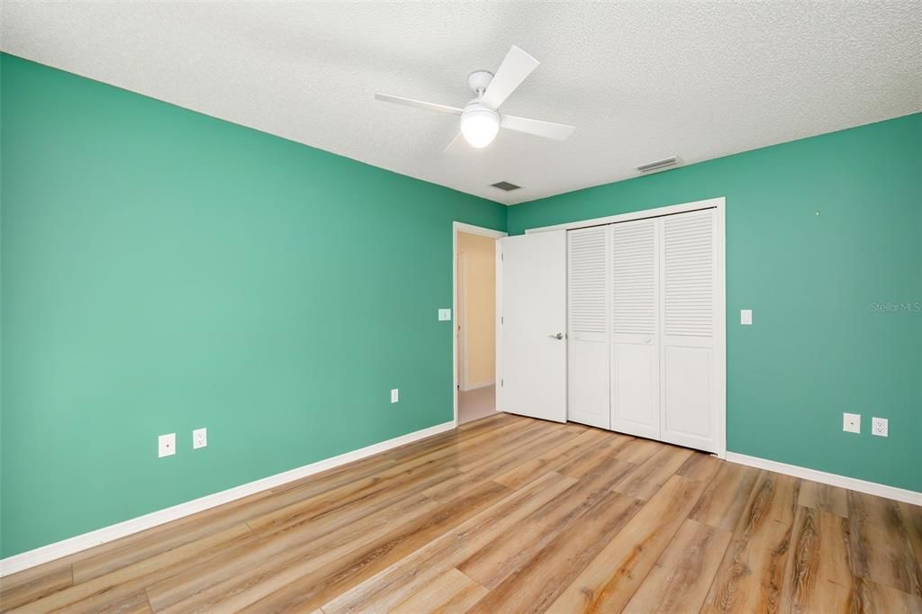 Activo con contrato: $370,000 (3 camas, 2 baños, 2255 Pies cuadrados)