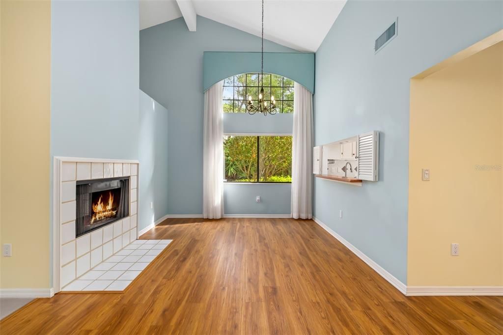 Activo con contrato: $370,000 (3 camas, 2 baños, 2255 Pies cuadrados)