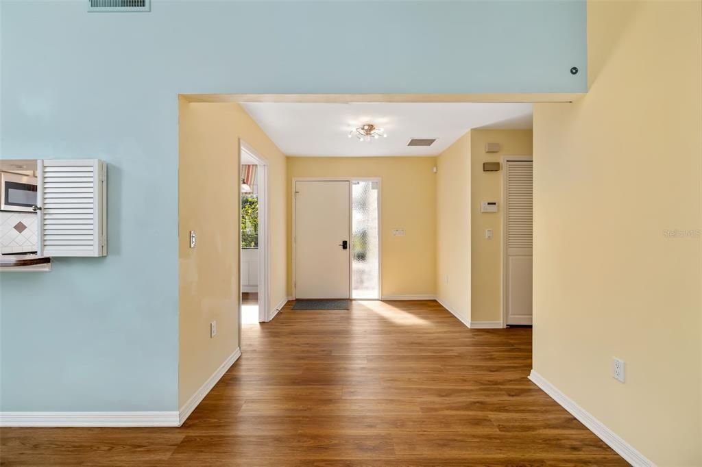 Activo con contrato: $370,000 (3 camas, 2 baños, 2255 Pies cuadrados)