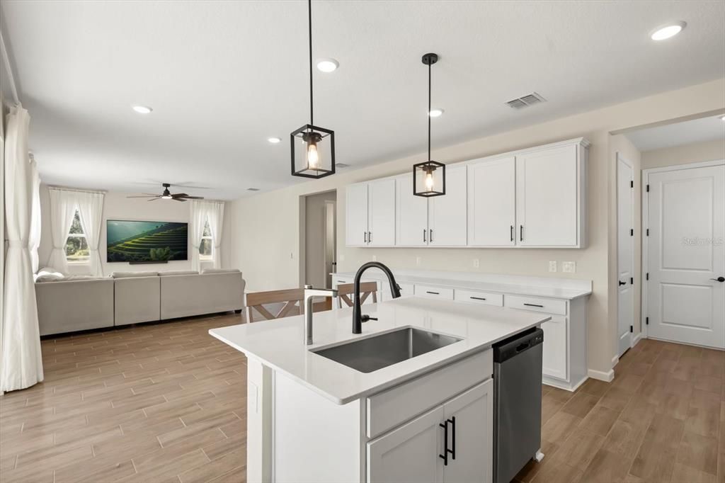 На продажу: $518,000 (4 спален, 3 ванн, 3030 Квадратных фут)