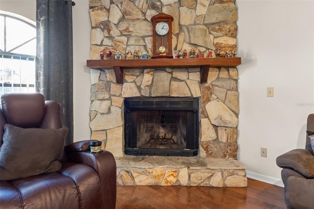 For Sale: $245,000 (2 beds, 2 baths, 1218 Square Feet)