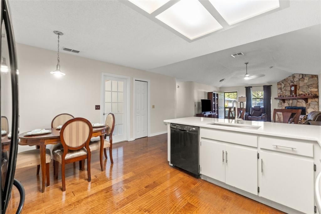 For Sale: $245,000 (2 beds, 2 baths, 1218 Square Feet)