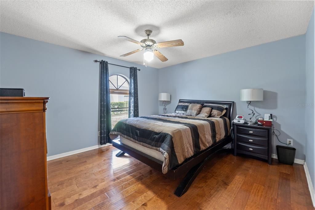 For Sale: $245,000 (2 beds, 2 baths, 1218 Square Feet)