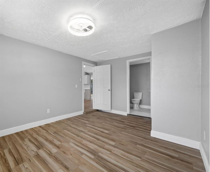 For Sale: $269,900 (3 beds, 2 baths, 1300 Square Feet)