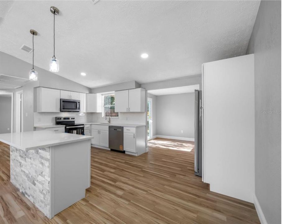 For Sale: $269,900 (3 beds, 2 baths, 1300 Square Feet)