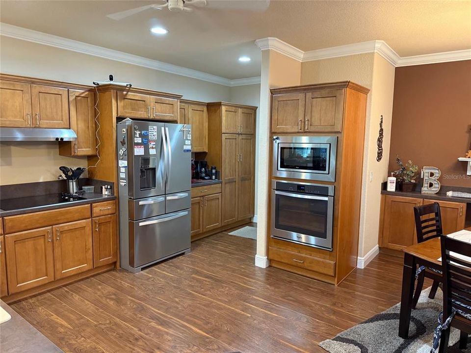 待售: $349,000 (2 贝兹, 2 浴室, 1868 平方英尺)