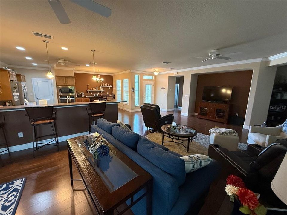 待售: $349,000 (2 贝兹, 2 浴室, 1868 平方英尺)