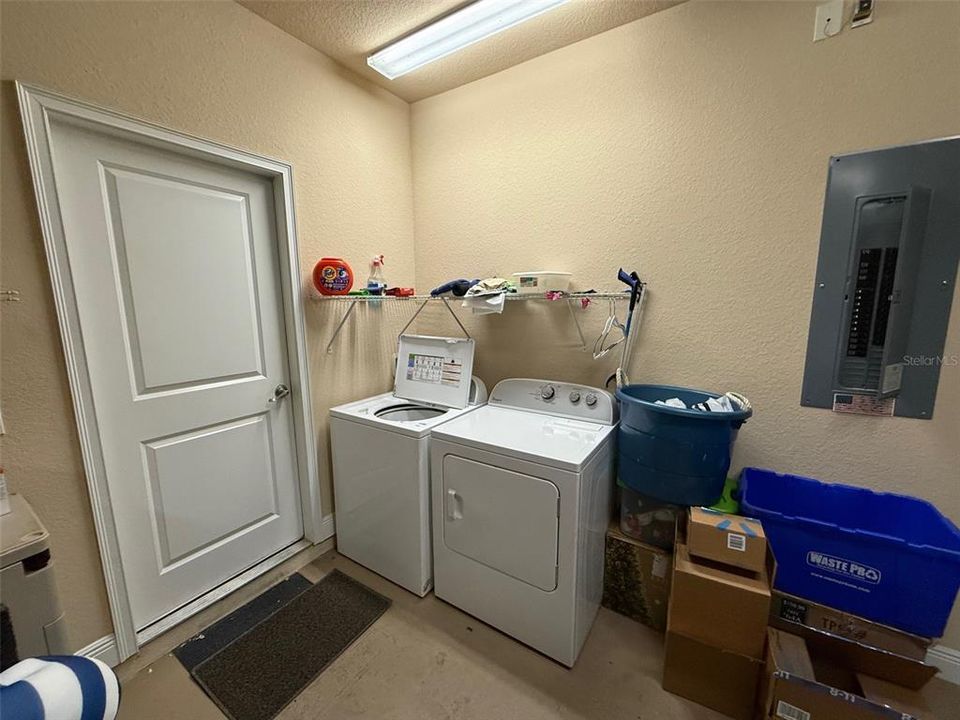 待售: $349,000 (2 贝兹, 2 浴室, 1868 平方英尺)