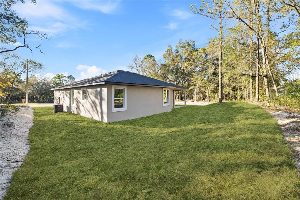 合同活跃: $272,990 (4 贝兹, 2 浴室, 1708 平方英尺)