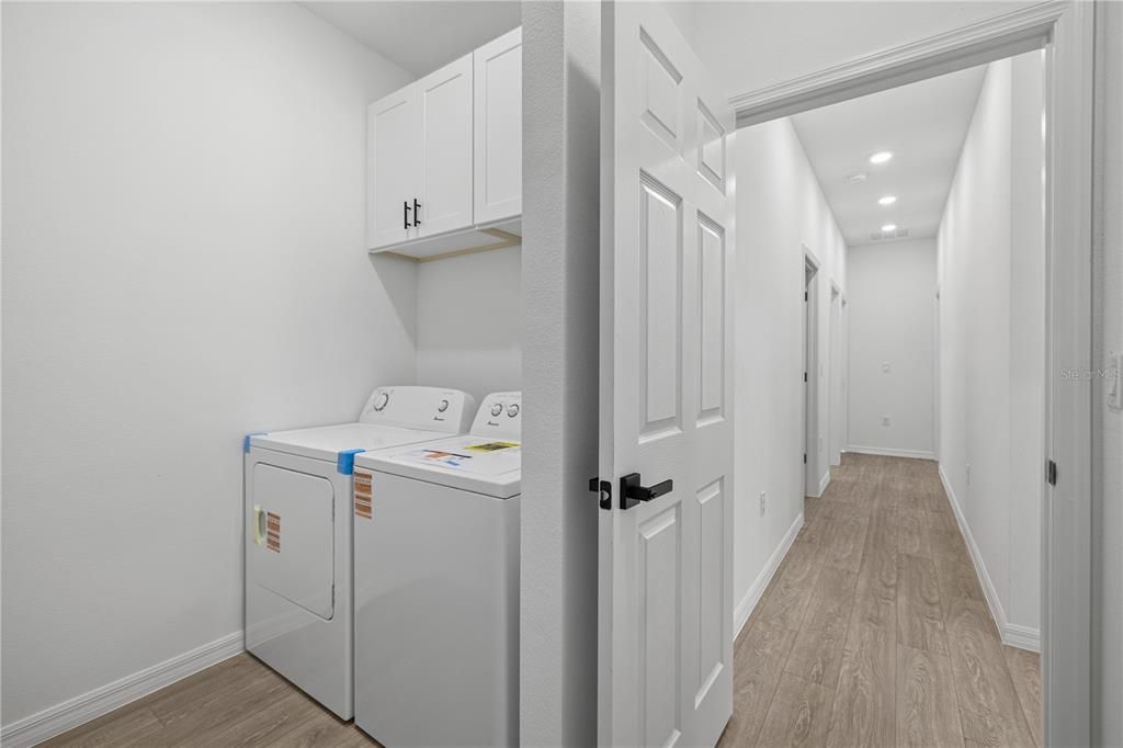 合同活跃: $272,990 (4 贝兹, 2 浴室, 1708 平方英尺)