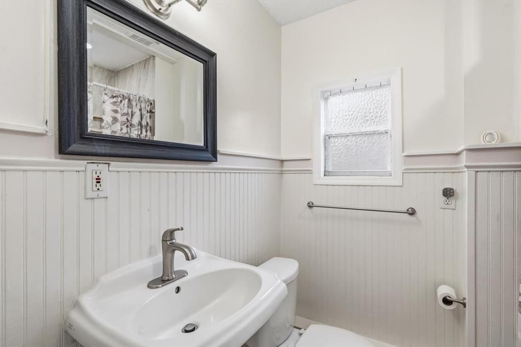 For Sale: $639,000 (4 beds, 3 baths, 1944 Square Feet)