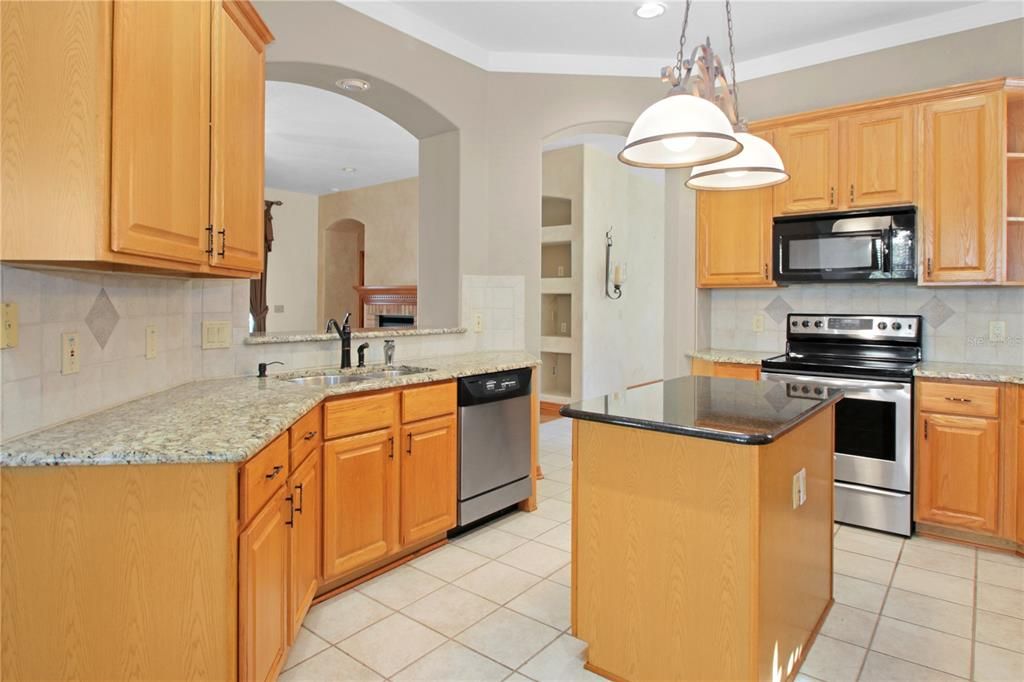 For Sale: $630,000 (4 beds, 3 baths, 2672 Square Feet)