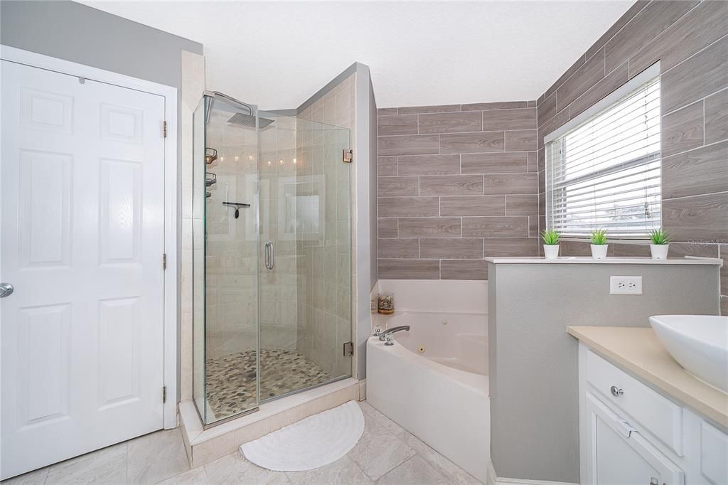 待售: $660,000 (4 贝兹, 2 浴室, 2694 平方英尺)