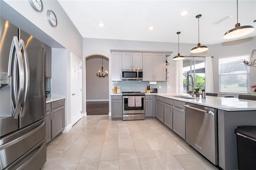 待售: $660,000 (4 贝兹, 2 浴室, 2694 平方英尺)