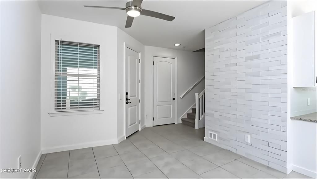 待售: $389,900 (3 贝兹, 2 浴室, 1353 平方英尺)