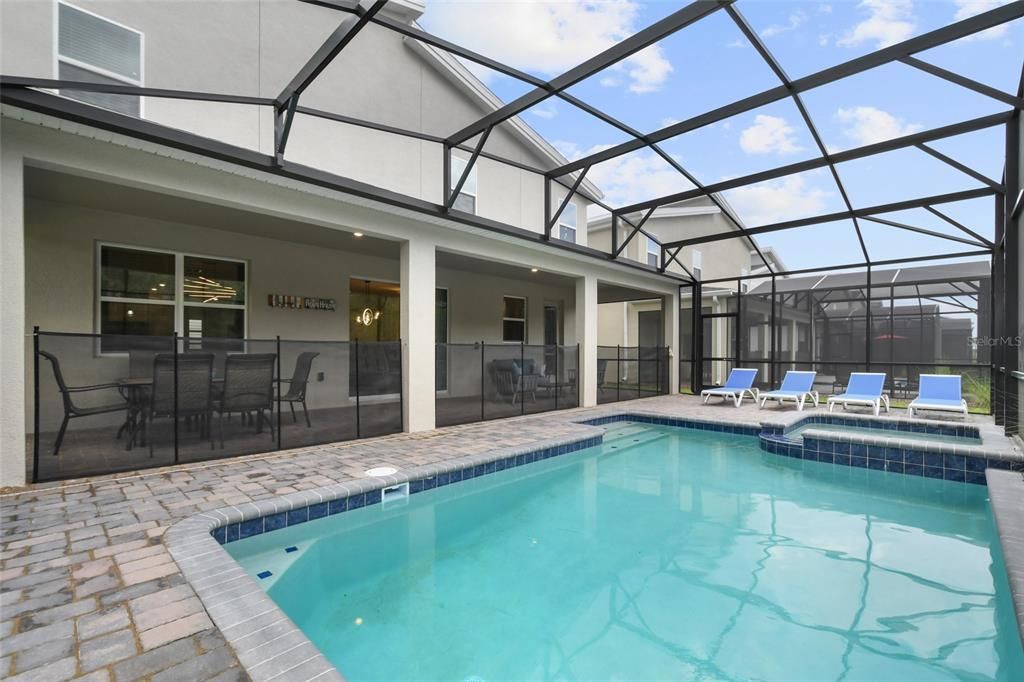 For Sale: $968,000 (8 beds, 5 baths, 4289 Square Feet)