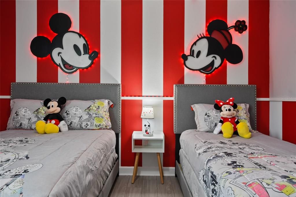 For Sale: $968,000 (8 beds, 5 baths, 4289 Square Feet)