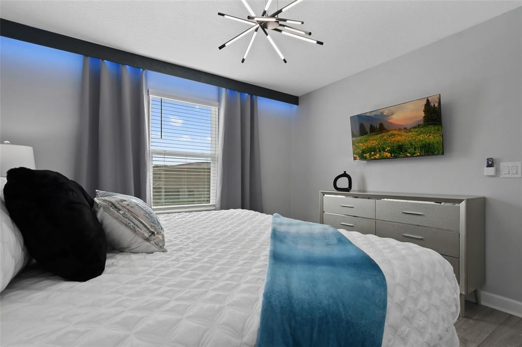 For Sale: $968,000 (8 beds, 5 baths, 4289 Square Feet)