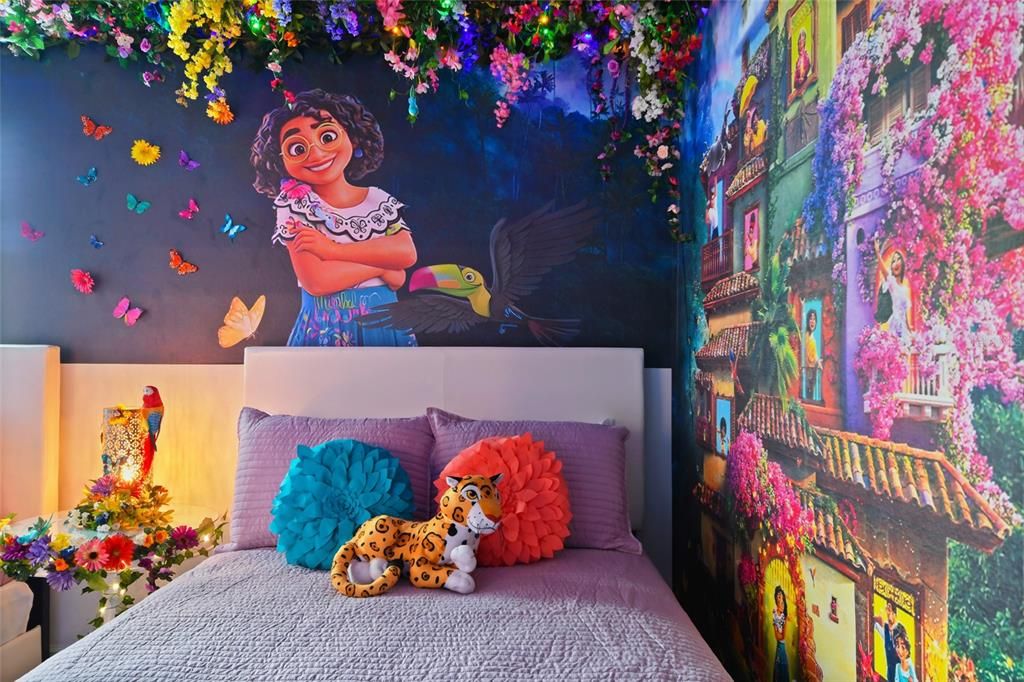 For Sale: $968,000 (8 beds, 5 baths, 4289 Square Feet)