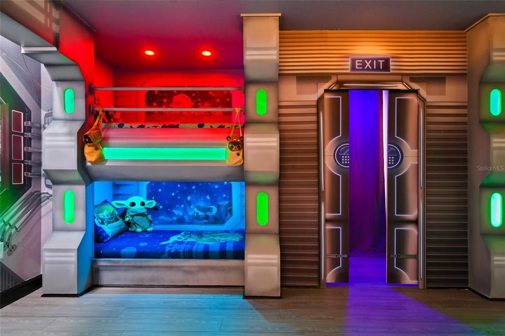 For Sale: $968,000 (8 beds, 5 baths, 4289 Square Feet)