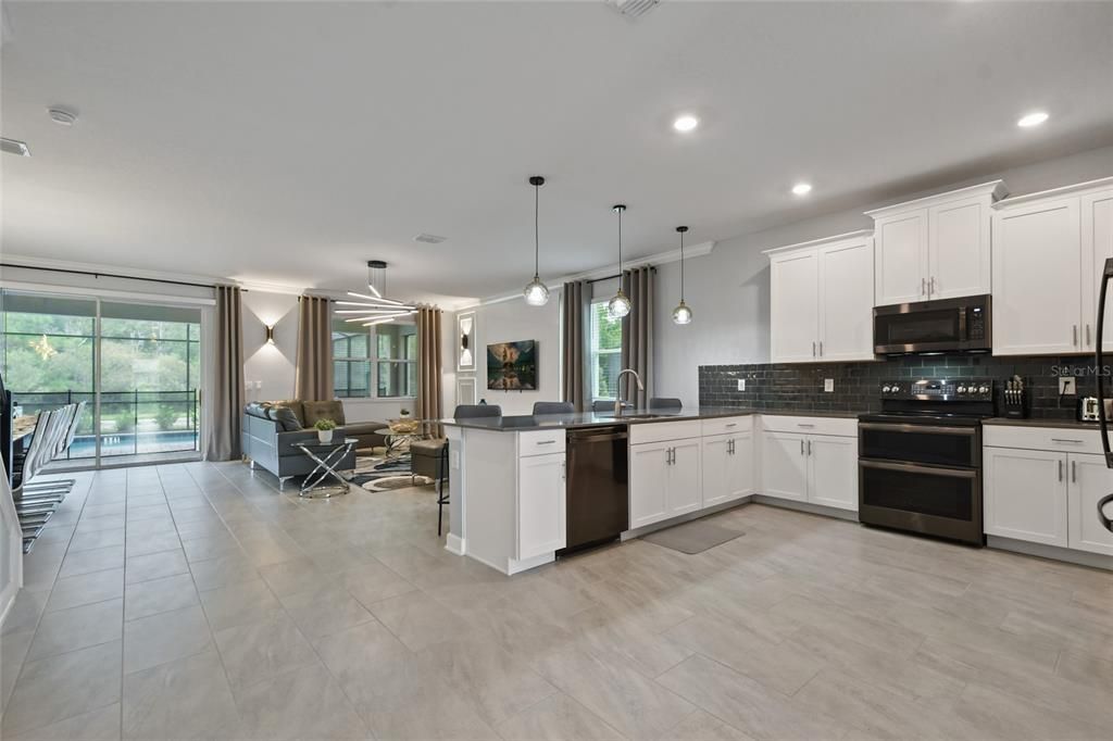 For Sale: $968,000 (8 beds, 5 baths, 4289 Square Feet)