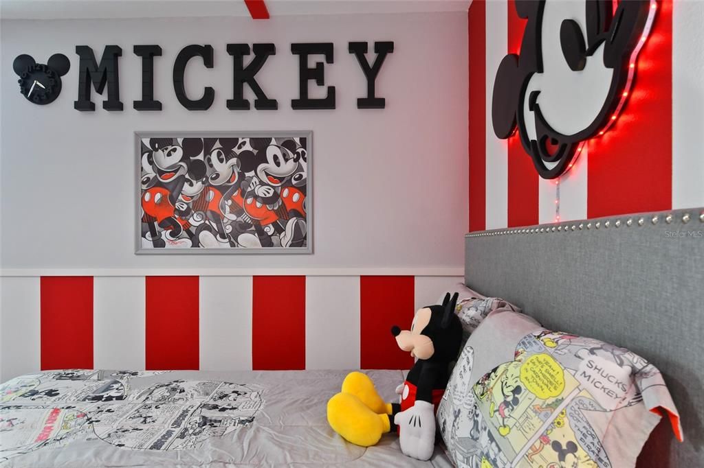 For Sale: $968,000 (8 beds, 5 baths, 4289 Square Feet)