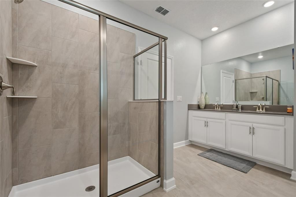 For Sale: $968,000 (8 beds, 5 baths, 4289 Square Feet)