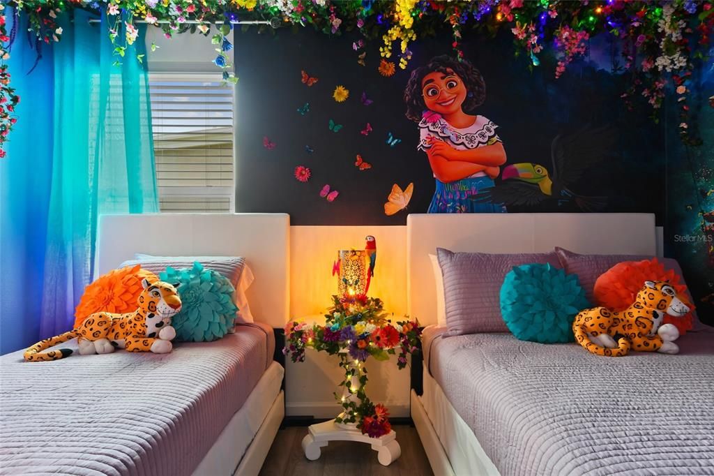 For Sale: $968,000 (8 beds, 5 baths, 4289 Square Feet)