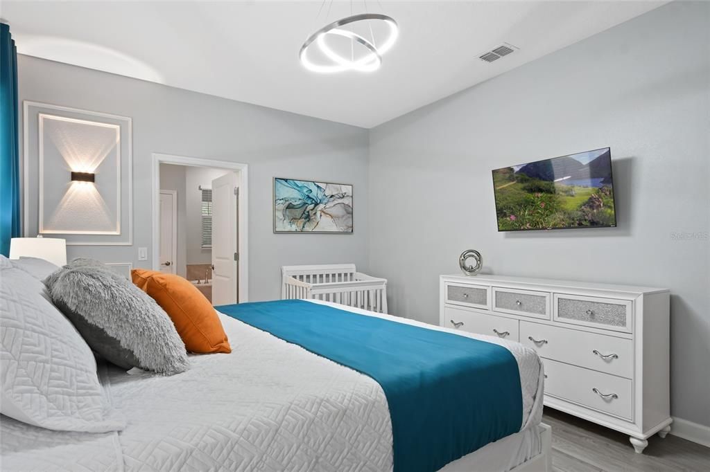 For Sale: $968,000 (8 beds, 5 baths, 4289 Square Feet)