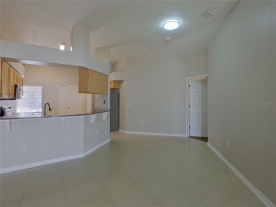 В аренду: $2,369 (4 спален, 2 ванн, 1564 Квадратных фут)