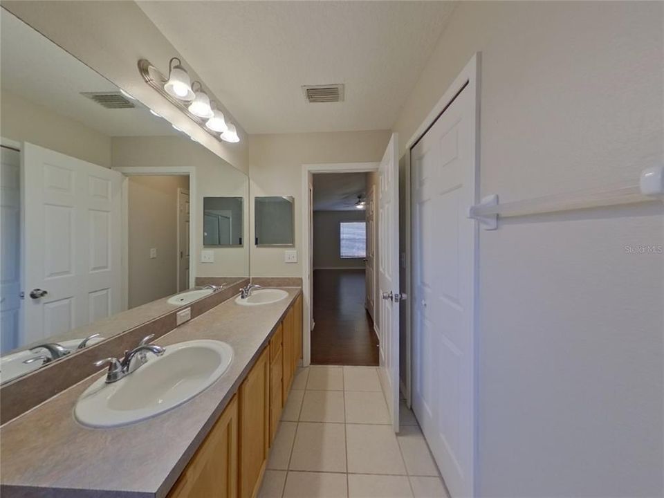 В аренду: $2,369 (4 спален, 2 ванн, 1564 Квадратных фут)