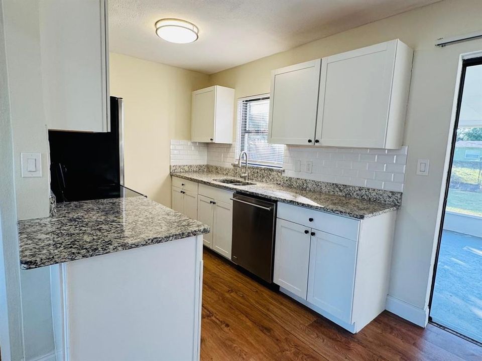 For Rent: $2,050 (3 beds, 1 baths, 1092 Square Feet)